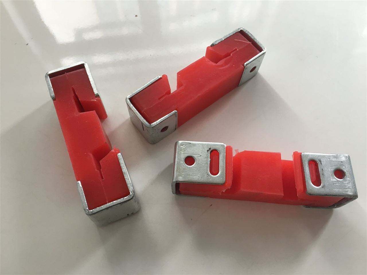减震器及减振龙骨